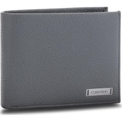Duży Portfel Męski CALVIN KLEIN - Pebble W Plaque 10CC K50K503936 008. Szare portfele męskie marki Calvin Klein, ze skóry. Za 349,00 zł.