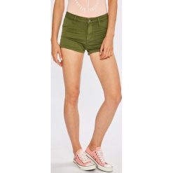 Tally Weijl - Szorty. Zielone szorty damskie TALLY WEIJL, bez wzorów, z elastanu, casualowe. W wyprzedaży za 49,90 zł.