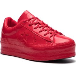Sneakersy CONVERSE - One Star Platform Ox 562606C Cherry Red/Cherry Red/Black. Czerwone półbuty damskie marki Converse, z gumy. W wyprzedaży za 279,00 zł.