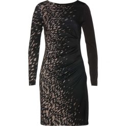Sukienka z dżerseju z nadrukiem i efektem shape bonprix czarno-brunatny z nadrukiem. Czarne sukienki damskie bonprix, z nadrukiem, z elastanu, eleganckie, bez kołnierzyka, bez rękawów. Za 189,99 zł.