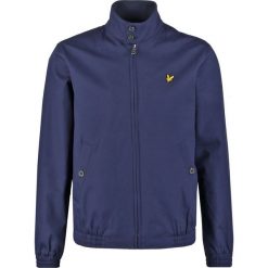 Lyle & Scott Kurtka wiosenna navy. Niebieskie kurtki męskie marki Lyle & Scott, m, bez wzorów, z bawełny, bez kaptura. W wyprzedaży za 356,30 zł.