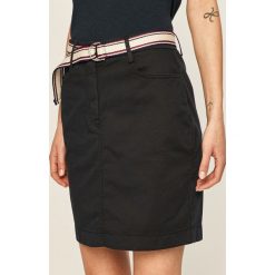 Tommy Hilfiger - Spódnica. Niebieskie spódniczki damskie TOMMY HILFIGER, na co dzień, w paski, z elastanu, casualowe, z podwyższonym stanem, mini, proste. W wyprzedaży za 319,90 zł.