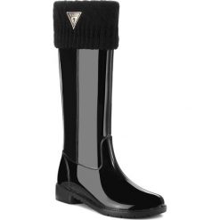 Kalosze GUESS - FLRBE3 RUB11 BLKBL. Czarne kalosze damskie Guess, z aplikacjami, ze skóry ekologicznej. W wyprzedaży za 269,00 zł.
