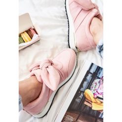 Różowe Buty Sportowe Proud Winner. Czerwone buty sportowe damskie marki vices. Za 59,99 zł.
