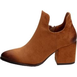 Botki damskie na obcasie VINCEZA 10558 CAMEL. Brązowe botki damskie Vinceza, ze skóry, klasyczne, na wysokim obcasie, na obcasie, bez zapięcia. W wyprzedaży za 159,00 zł.