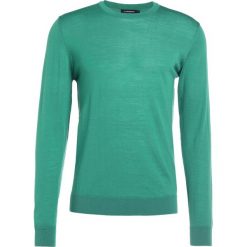 Swetry klasyczne męskie: J.LINDEBERG EDVIN CNECK LIGHT Sweter juniper