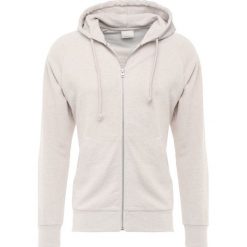 Knowledge Cotton Apparel HOOD GOTS Bluza rozpinana ibiza sand melange. Brązowe kardigany męskie marki Knowledge Cotton Apparel, xs, bez wzorów, z bawełny, bez kołnierzyka, bez rękawów, bez kaptura. Za 419,00 zł.