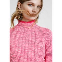 Baum und Pferdgarten CHERYL Sweter bright pink. Czerwone swetry klasyczne damskie marki Baum und Pferdgarten, xl, z bawełny. Za 579,00 zł.