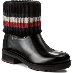 Botki TOMMY HILFIGER - Jill 4C FW0FW02018 Black 990. Czarne botki damskie na obcasie marki TOMMY HILFIGER, z materiału, z okrągłym noskiem. W wyprzedaży za 379,00 zł.