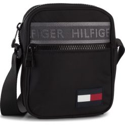 Saszetka TOMMY HILFIGER - Sport Mix Mini Reporter AM0AM04779 002. Czarne torby męskie skórzane TOMMY HILFIGER, bez wzorów, z materiału, młodzieżowe. W wyprzedaży za 259,00 zł.