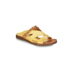 Klapki Airstep / A.S.98 RAMOS MULE. Żółte klapki damskie marki Airstep / A.S.98, bez wzorów, bez obcasa. Za 609,00 zł.