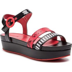Sandały DESIGUAL - Triumph Reptil 19SSSP08 2000. Czarne klapki damskie Desigual, bez wzorów, ze skóry ekologicznej, bez obcasa. W wyprzedaży za 319,00 zł.