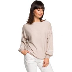 Sweter z szerokimi rękawami - beżowy. Brązowe swetry damskie BE, s, bez wzorów, z poliesteru, bez rękawów, bez kaptura. W wyprzedaży za 129,00 zł.