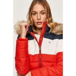 Tommy Jeans - Kurtka. Kurtki damskie Tommy Jeans, s, bez wzorów, z poliesteru, krótkie. Za 1049,00 zł.