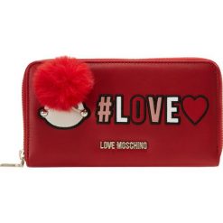 Love Moschino PATCH WALLET Portfel rosso. Czerwone portfele damskie marki Love Moschino. Za 419,00 zł.