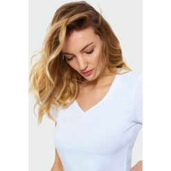 Top z dekoltem w serek. Szare bluzki damskie Greenpoint, bez wzorów, z elastanu, z dekoltem w serek. Za 24,99 zł.
