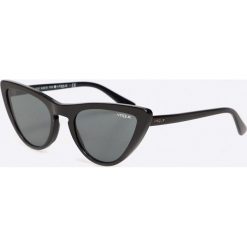 Vogue Eyewear - Okulary Gigi Hadid for Vogue. Czarne okulary przeciwsłoneczne damskie . W wyprzedaży za 399,90 zł.