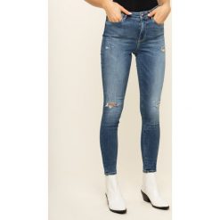 Jeansy Skinny Fit Guess W01A46 D38R7. Niebieskie jeansy damskie Guess. W wyprzedaży za 369,00 zł.