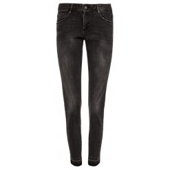 S.Oliver jeansy damskie 34 czarny. Czarne jeansy damskie S.Oliver, s, z jeansu. W wyprzedaży za 251,00 zł.