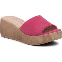 Klapki LASOCKI - 2214-04 Fandango. Różowe klapki damskie Lasocki, bez wzorów, ze skóry, bez obcasa, na obcasie. Za 129,99 zł.