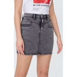 Jeansowa mini spódnica - Szary. Szare spódniczki damskie Sinsay, bez wzorów, z jeansu, mini. Za 49,99 zł.