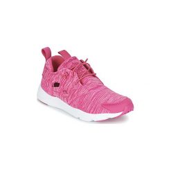 Buty Reebok Classic FURYLITE JERSEY. Różowe trampki i tenisówki damskie marki Reebok Classic, bez wzorów, z jersey, bez zapięcia. Za 319,20 zł.