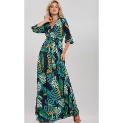 Granatowa Sukienka Withgusto. Niebieskie sukienki damskie Renee, xl, bez wzorów, z tkaniny, wizytowe, bez kołnierzyka, bez rękawów, długie, maxi, kopertowe. Za 139,99 zł.