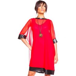 Sukienka "Lise" w kolorze czerwonym. Czerwone sukienki damskie Glamour Paris, s, bez wzorów, bez kołnierzyka, bez rękawów, midi. W wyprzedaży za 109,95 zł.