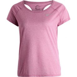 Nike Performance Koszulka sportowa true berry/heather. Fioletowe topy sportowe damskie marki Nike Performance, xs, z materiału. W wyprzedaży za 125,30 zł.
