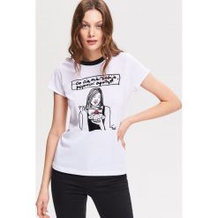 T-shirt z grafiką RE ART - Biały. Białe t-shirty damskie Reserved, xl, bez wzorów, bez kołnierzyka. W wyprzedaży za 19,99 zł.