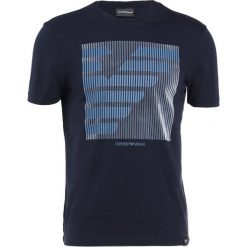 Emporio Armani LOGO Tshirt z nadrukiem blu navy. Niebieskie t-shirty męskie Emporio Armani, s, z nadrukiem, z bawełny. Za 359,00 zł.