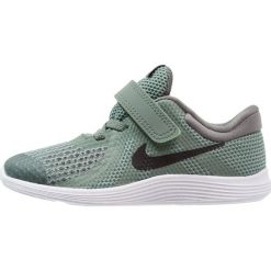 Nike Performance REVOLUTION 4 Obuwie do biegania treningowe clay green/black/river rock/white. Zielone buty do biegania damskie marki Nike Performance, z materiału. Za 129,00 zł.