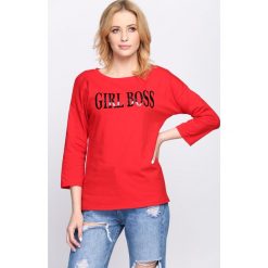 Czerwona Bluzka Boss Lady. Czerwone bluzki damskie Born2be, s, z nadrukiem, z okrągłym kołnierzem, bez rękawów. Za 59,99 zł.