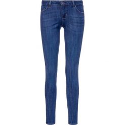 Jeansy Slim Fit Guess Annette W93A99 D3OR0. Niebieskie jeansy damskie Guess. W wyprzedaży za 229,00 zł.