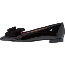 Pretty Ballerinas Półbuty wsuwane shade/black. Czarne półbuty damskie marki Pretty Ballerinas, bez wzorów, ze skóry, bez obcasa, bez zapięcia. Za 899,00 zł.