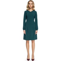 MADRA Sukienka z obniżoną linią talii - zielona. Zielone sukienki damskie Stylove, s, bez wzorów, z poliesteru, bez kołnierzyka, bez rękawów, długie, mini. W wyprzedaży za 99,00 zł.
