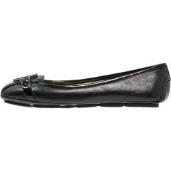 MICHAEL Michael Kors FULTON Baleriny black. Czarne baleriny damskie marki MICHAEL Michael Kors, z gumy, przed kolano, na wysokim obcasie. Za 399,00 zł.