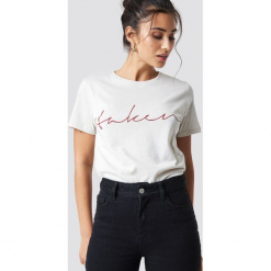 NA-KD Trend T-shirt basic Taken - Offwhite. Białe t-shirty damskie marki NA-KD Trend, z nadrukiem, z jersey, z okrągłym kołnierzem. Za 72,95 zł.