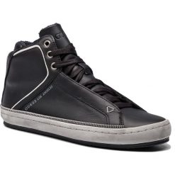 Sneakersy GUESS - FMMID4 LEA12 BLACK. Czarne sneakersy męskie Guess, na co dzień, z aplikacjami, ze skóry ekologicznej, bez zapięcia. W wyprzedaży za 359,00 zł.