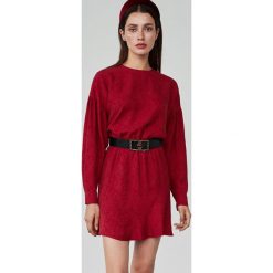 Żakardowa sukienka mini - Czerwony. Czerwone sukienki damskie Reserved, bez wzorów, z żakardem, bez kołnierzyka, bez rękawów, mini. Za 229,99 zł.