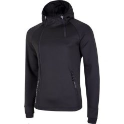 Bluza męska BLM212 - głęboka czerń. Czarne bluzy męskie marki 4f, m, bez wzorów, z dzianiny, z kapturem, bez rękawów, z kapturem. Za 149,99 zł.