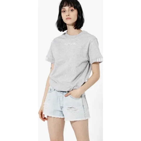 Adidas Koszulka Ss Coeeze T Shirt Coeeze , szary, rozmiar L. Szare t-shirty damskie Adidas, s, z aplikacjami, z bawełny, sportowe, bez kołnierzyka. W wyprzedaży za 99,99 zł.