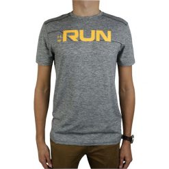 Under Armour Run Front Graphic SS Tee 1316844-952. Szare t-shirty męskie Under Armour, s, bez wzorów, z poliesteru, bez kołnierzyka. W wyprzedaży za 89,99 zł.