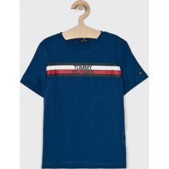 Tommy Hilfiger - T-shirt dziecięcy 128-176 cm. Niebieskie t-shirty chłopięce TOMMY HILFIGER, z nadrukiem, z bawełny, bez rękawów. W wyprzedaży za 99,90 zł.