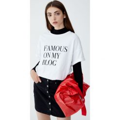 Jeansowa spódnica na guziki. Czarne spódniczki damskie Pull&Bear, bez wzorów, z jeansu. Za 79,90 zł.