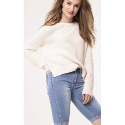 Niebieskie Jeansy Fissioning. Niebieskie jeansy damskie Born2be, s, z standardowym stanem. Za 69,99 zł.