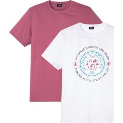 T-shirt (2 szt.) bonprix biały z nadrukiem + magenta. Białe koszulki męskie bonprix, s, z nadrukiem, bez kołnierzyka, bez rękawów. Za 75,98 zł.