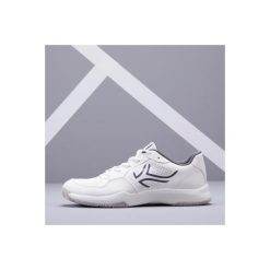 BUTY tenisowe TS110 męskie na każdą nawierzchnię. Białe buty sportowe męskie ARTENGO, z poliesteru, bez zapięcia, tenisowe. Za 79,99 zł.