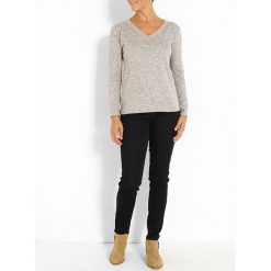 Sweter w kolorze szarym. Szare swetry damskie Jacqueline Riu, bez wzorów, ze splotem, klasyczne, bez rękawów, bez kaptura. W wyprzedaży za 44,95 zł.