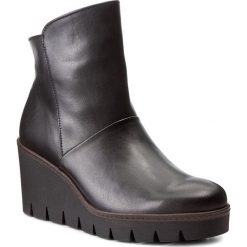 Botki GABOR - 73.784.27 Schwarz (Cognac). Czarne botki damskie na obcasie marki Gabor, z materiału. W wyprzedaży za 329,00 zł.